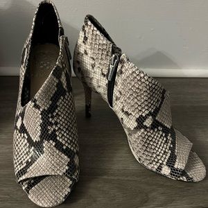 Vince Camuto size 8 snake print opened booties